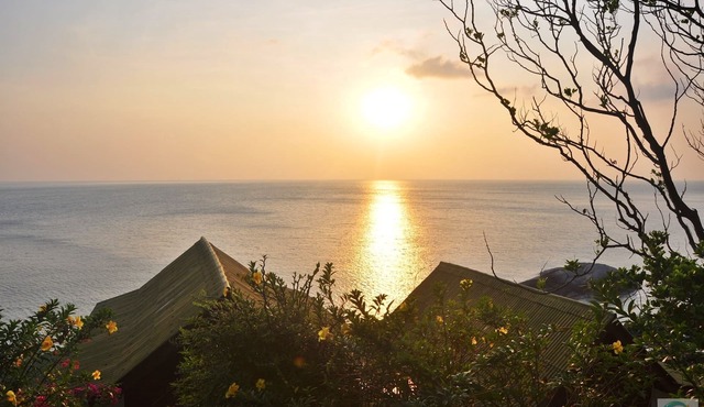 Triple Fan Bungalow with Seaview