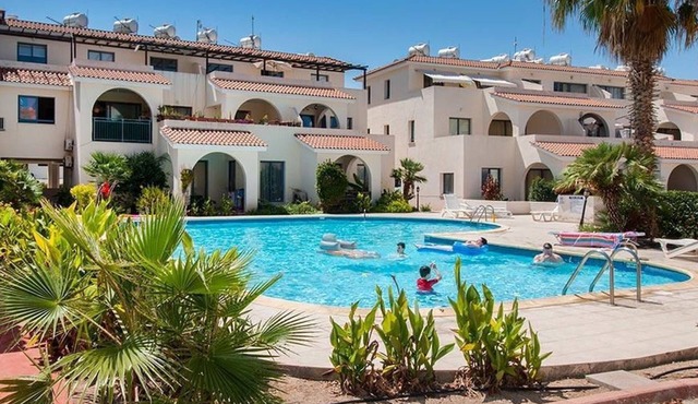 Two bedroom apartment in Paphos with communal pool in Paphos