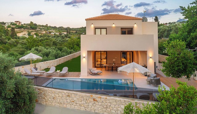 VaMa Luxury Living-8BR Design Villa with Heated Pool and Playroom