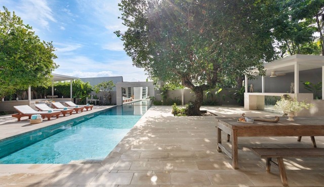 Villa Akasha - Artistic 1BR Luxury Pool Villa