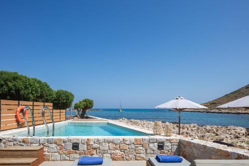 Villa Amina - On the Beach Living by etouri in Chania