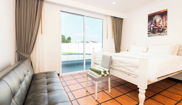 Villa Danubia - Huge luxury party pool villa 425m2 4br 4bth