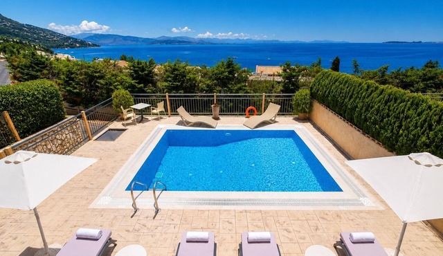 Villa Eros - Two Bedroom Villa, Sleeps 4 in Mparmpati