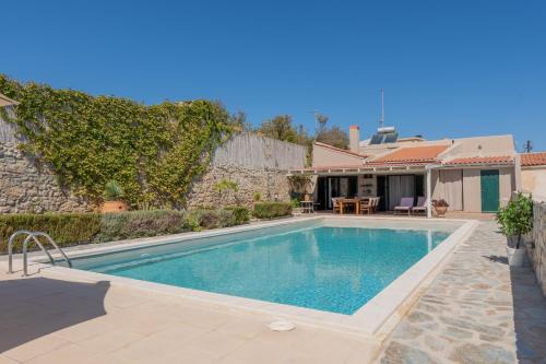 Villa Helidona with Private Pool in Heraklio
