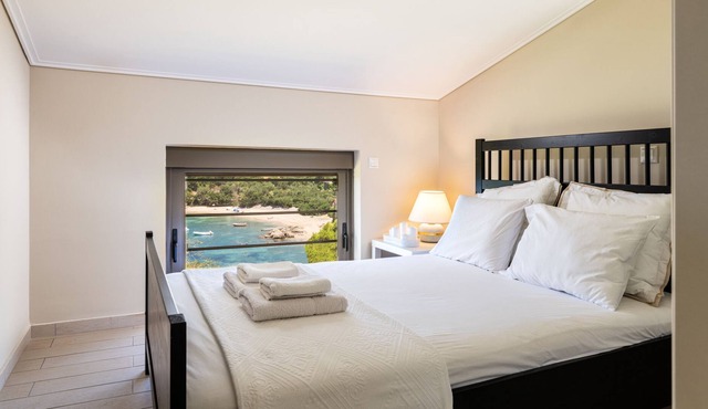 Villa Idyle-Luxury Beachfront Property in Trifylia