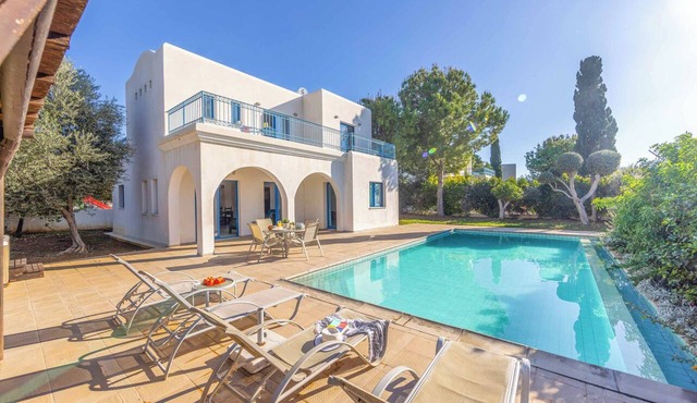 Villa Ifaistos - Three Bedroom Villa, Sleeps 6 in Peyia