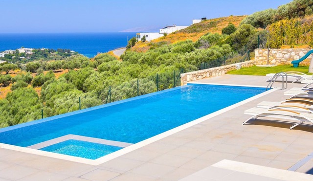 "Villa Kallia" mit Infinity-Pool by Interhome