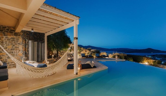 Villa King with a heated pool in Elounda