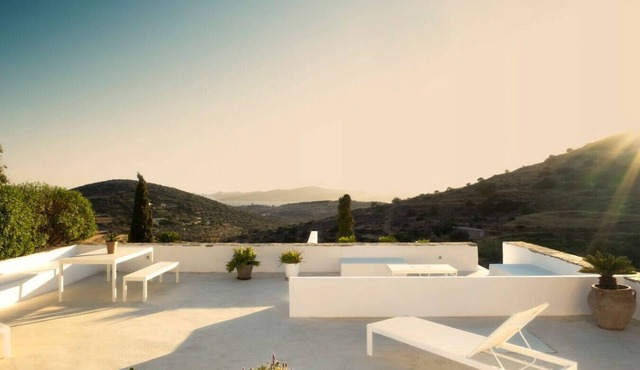 Villa O’Malley - Into the Cycladic wild
