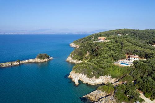 Villa Seasun - Seafront Property with Infinity Pool & Panoramic Coastal Views by Posarelli Villas