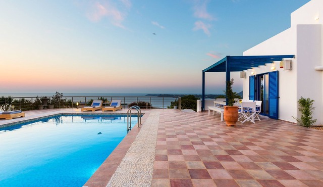 Villa Sky, modern 3 bedroom Villa with sea-view!