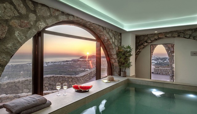 Villa - Sleeps 5 - Private Heated Pool-Parking