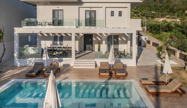 Villa V with 6 bedrooms and private pool - Infinity Holiday Villas in Kalamaki