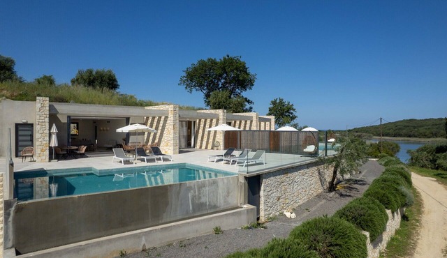 Villa Waterlily - Modern vacation villa with private pool in Corfù, Greece in Agía Aikateríni