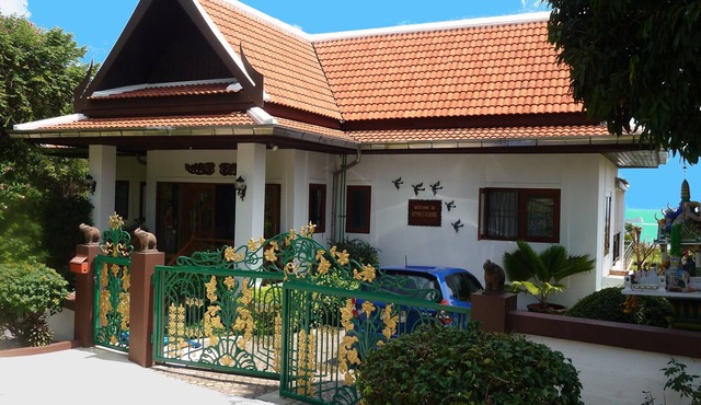 Villa with pool and fantastic views, a few minutes drive from the beach