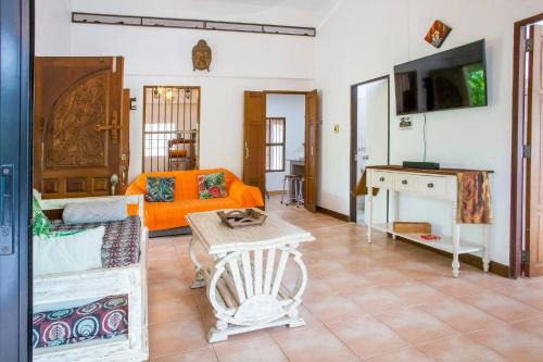 Villa with private pool and mountain views
