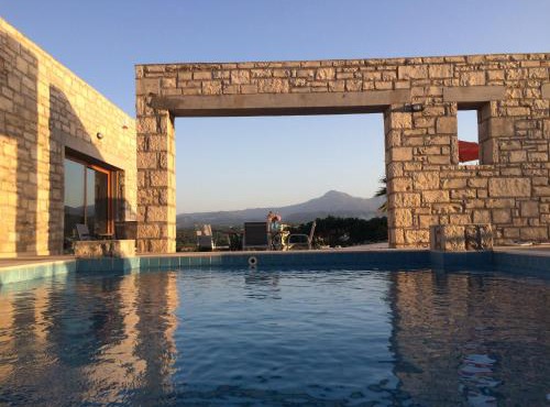 Villa Ypsilon in Karotí