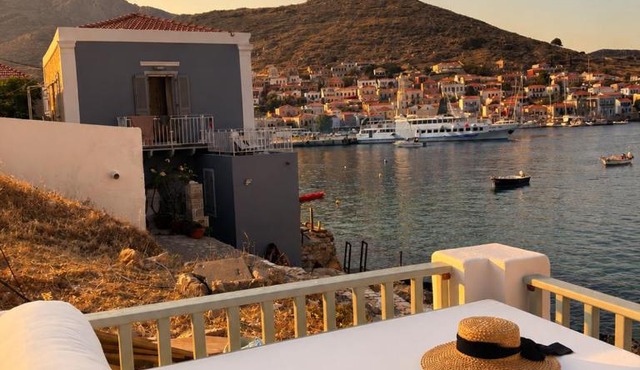 VOUTAKIA RETREAT Seafront Villa in Halki