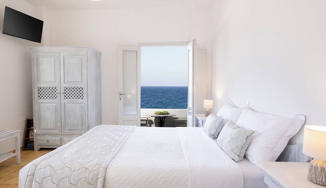 Vrachia Studios & Apartments in Santorini