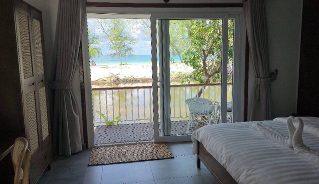 WHITE BEACH RESORT LONGSET