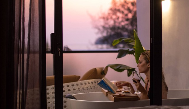 White Boutique Hotel & Residences