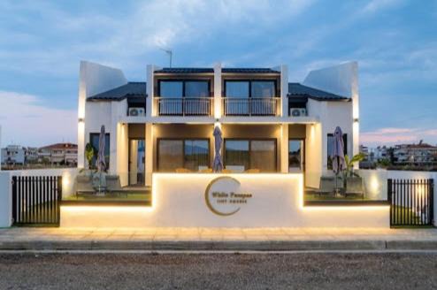 White Pampas Tiny Houses 1 in Paralia Dionysiou