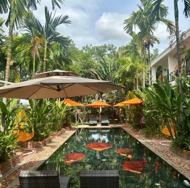 Work remotely from our Duplex Loft, King Bed, Pool & Garden, Soundbar
