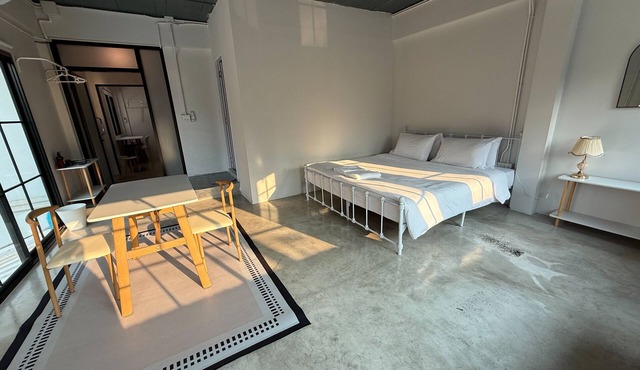 Yellow Place Sukhumvit Soi 2