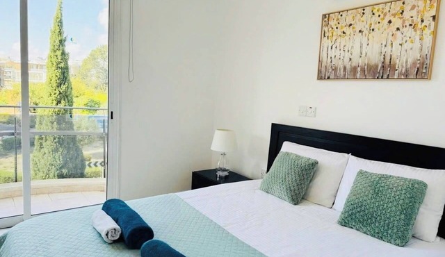 Your Cozy Home - 2BR apartment w Large Balcony/Pool/Parking/Work friendly/Paphos in Paphos