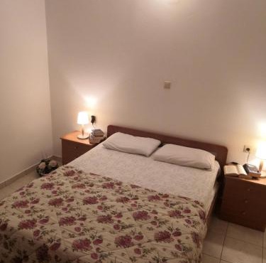 Zahner studio in Pitsidia