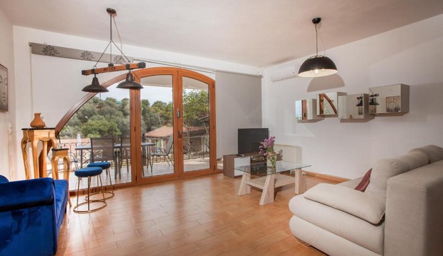 Zen Serenity Retreat with Great Outdoors, Pool & Parking