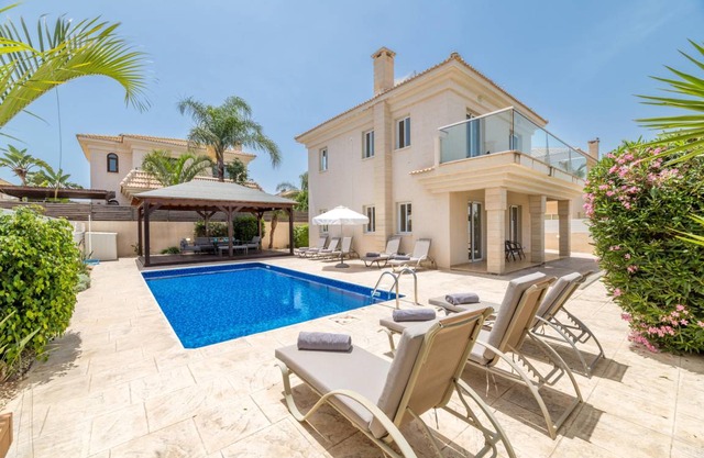 180 m² Villa ∙ 4 bedrooms ∙ 8 guests