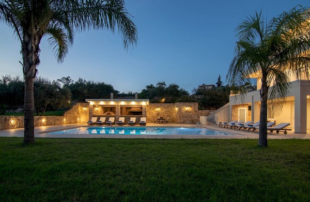300 m² Villa ∙ 7 bedrooms ∙ 16 guests
