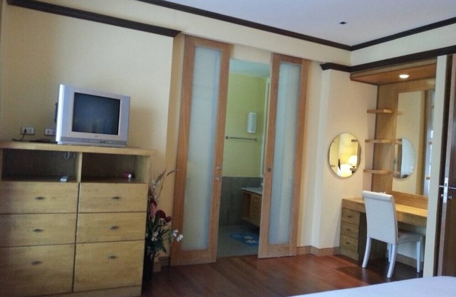 #322 Lagoon condo 2BR/pool view