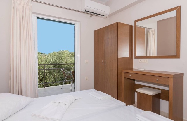 Allegro Apartment in Keri Beach apt10