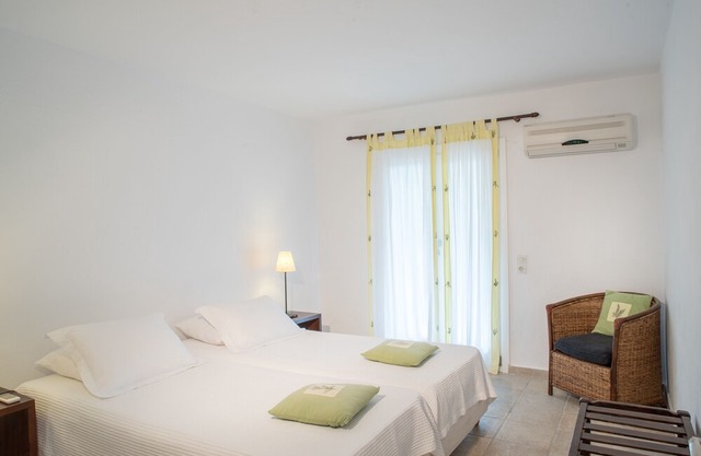 Beachfront 2-bedroom Villa at Vromololimnos Beach