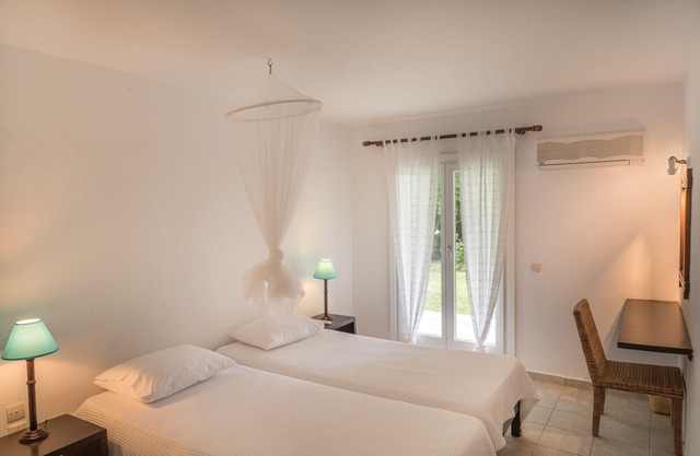 Beachfront 3-bedroom Villa at Vromolimnos Beach