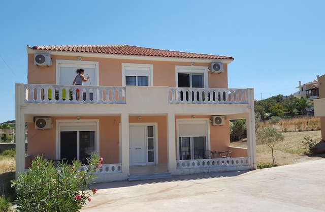 Fotis apartments and houses