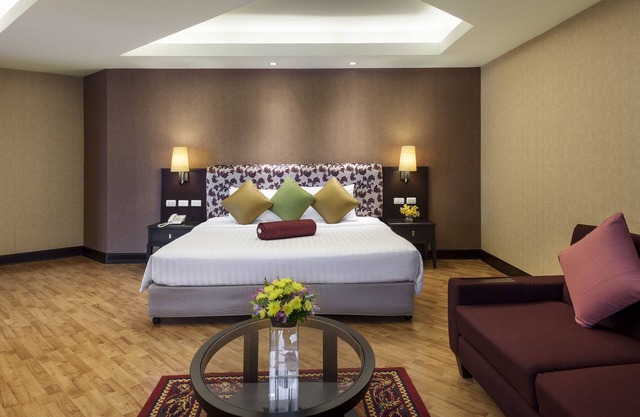 One Bedroom Grand Suite Apartment in the city center (G8)
