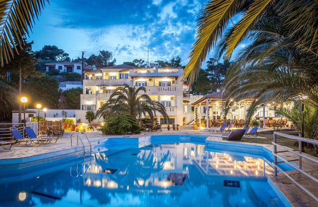 Stafylos Suites & Boutique hotel