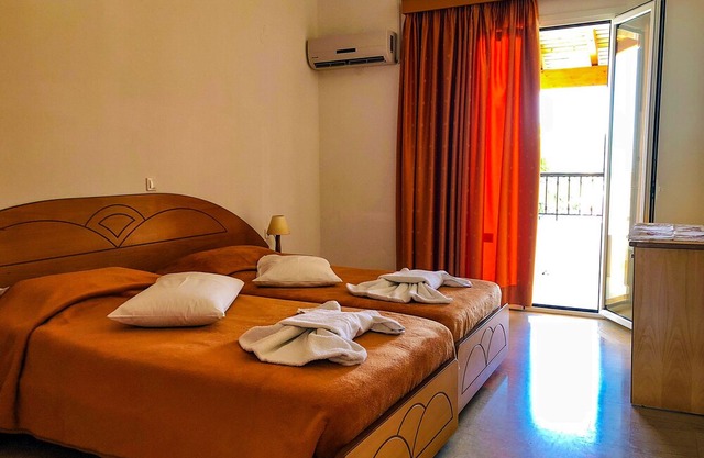 Tria Adelphia | Arillas | Room 15