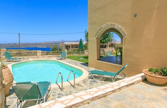 Villa Neria: Large Private Pool, Sea Views, A/C, WiFi in Aptera