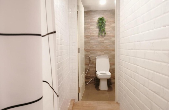 White House Hostel