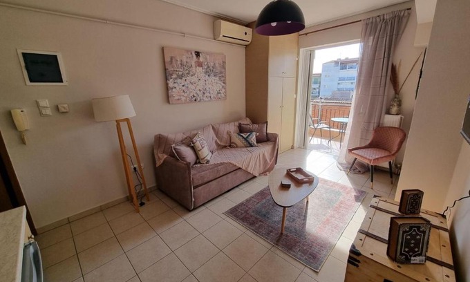 Khalkis Apartment | Νέο, μοντέρνο & ήσυχο. Ιδανικό για 2 επισκέπτες.