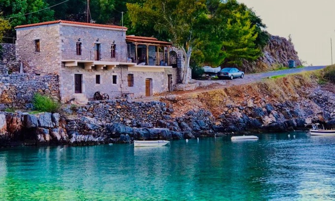 East Mani House | Παραλία «Αμπελο» Διαμέρισμα πάνω στη θάλασσα