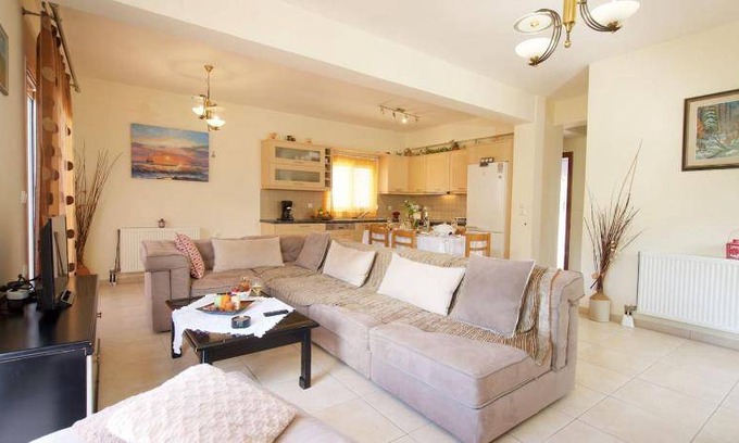Karavomylos House | 100 m² House ∙ 3 bedrooms ∙ 6 guests