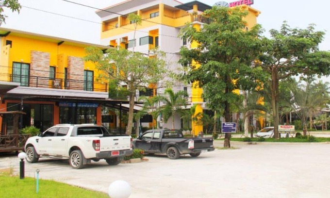 Nong Pla Lai Resort | 120 m² Resort ∙ 3 bedrooms ∙ 7 guests
