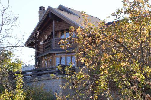 Mesaia Trikala Ski Chalet | 125 m² Chalet ∙ 4 bedrooms ∙ 7 guests