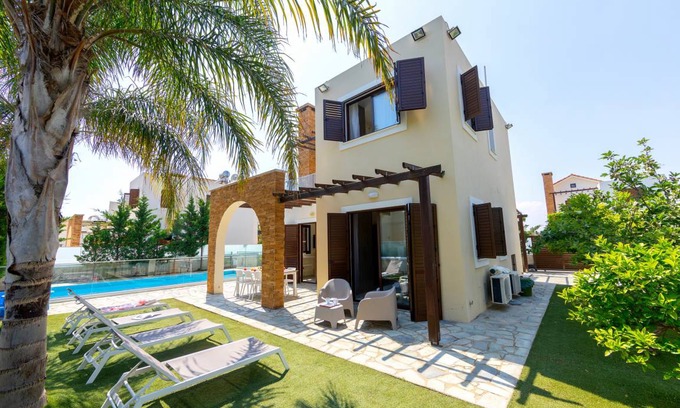 Ayia Thekla Villa | 140 m² Villa ∙ 3 bedrooms ∙ 8 guests