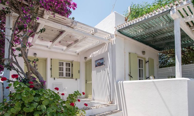 Paros House | 18 m² House ∙ 1 bedroom ∙ 2 guests